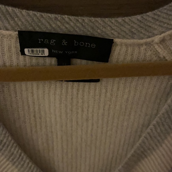 Rag & Bone 100% Cashmere V Neck Lightweight Sweater, size M - Picture 3 of 7